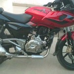 Bajaj pulsar 220 - Rahatani